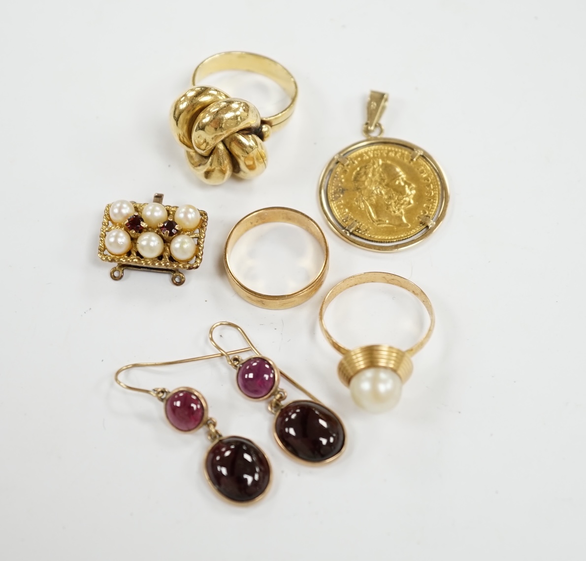 A 1915 gold coin in pendant mount, a pair of two stone cabochon garnet set drop earrings, 22mm, three yellow metal rings and a 9ct and gem set clasp. Condition - poor to fair